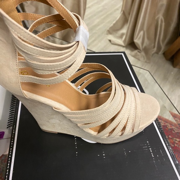 Strappy nude wedge - Picture 4 of 5